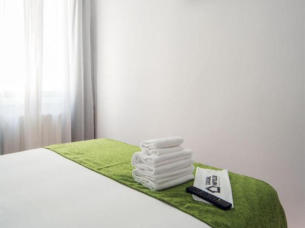 Casual Serantes : photo 10 de la chambre chambre double avec salle de bains privative