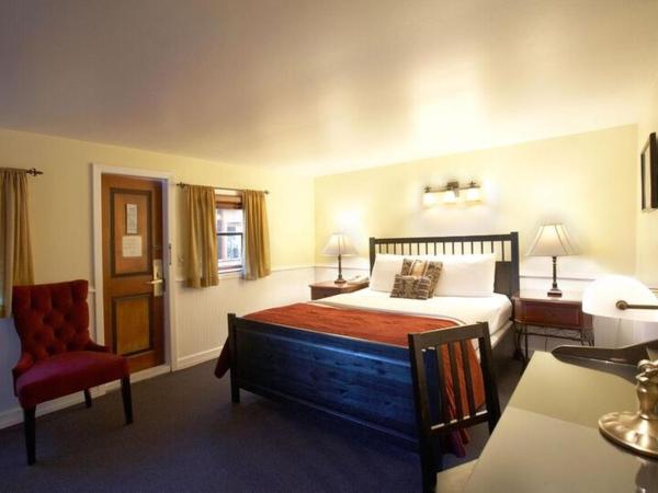 Delta King Hotel : photo 1 de la chambre chambre lit queen-size stateroom - vue sur ville