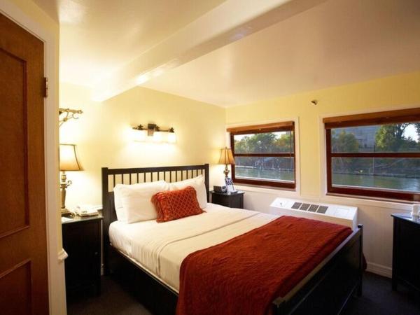 Delta King Hotel : photo 1 de la chambre chambre lit queen-size stateroom - 3e pont