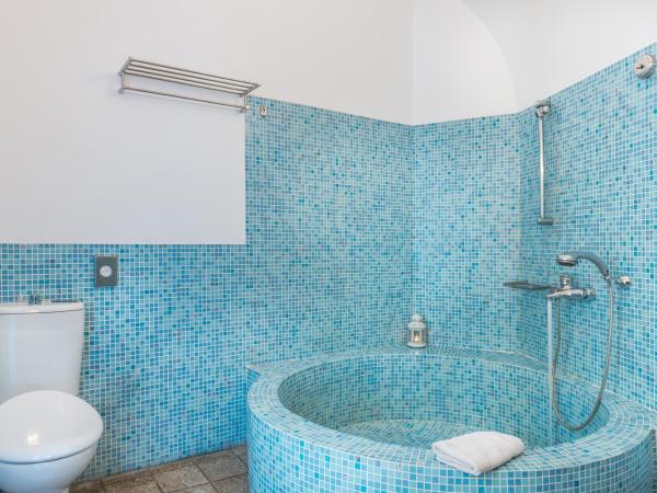 Pantelia Suites : photo 4 de la chambre chambre double supérieure avec vue sur la caldeira