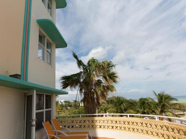 Broadmore Miami Beach : photo 5 de la chambre chambre lit king-size avec balcon - côté océan