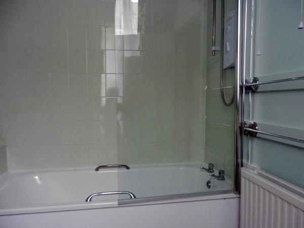 Brocks : photo 4 de la chambre chambre lit king-size avec baignoire