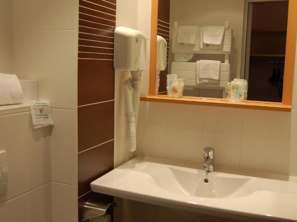 Hôtel Cositel, Coutances : photo 3 de la chambre chambre quadruple confort