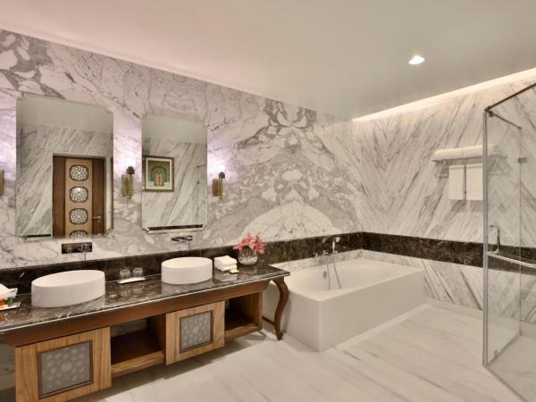 Radisson Jodhpur : photo 7 de la chambre one-bedroom suite-(10% discount on food & soft beverages,up to 20% discount on spa,02 pints beer)