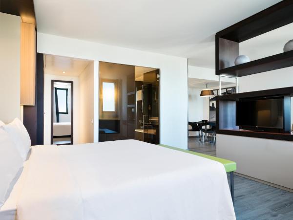 Hotel Barcelona Condal Mar Affiliated by Meliá : photo 4 de la chambre chambre quadruple