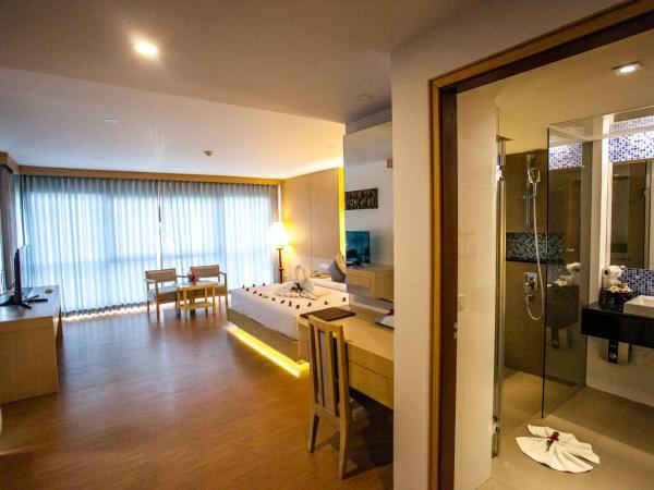 Phi Phi Harbour View Hotel-SHA Extra Plus : photo 8 de la chambre suite junior avec bain à remous extérieur