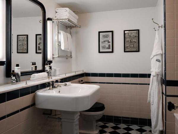 The Ned : photo 5 de la chambre studio stairwell