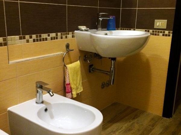 Hotel Villa Il Castagno : photo 10 de la chambre chambre quadruple avec balcon