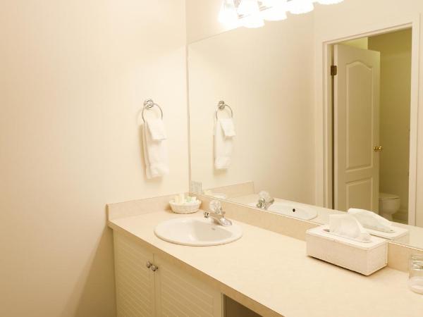 South Thompson Inn & Conference Centre : photo 6 de la chambre chambre lit queen-size - vue sur montagnes