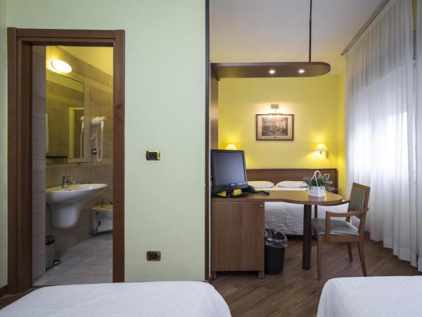 Nuovo Hotel Del Porto : photo 1 de la chambre chambre quadruple