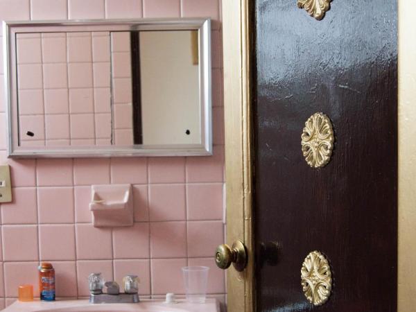 The Roof Backpackers : photo 5 de la chambre chambre double avec salle de bains privative