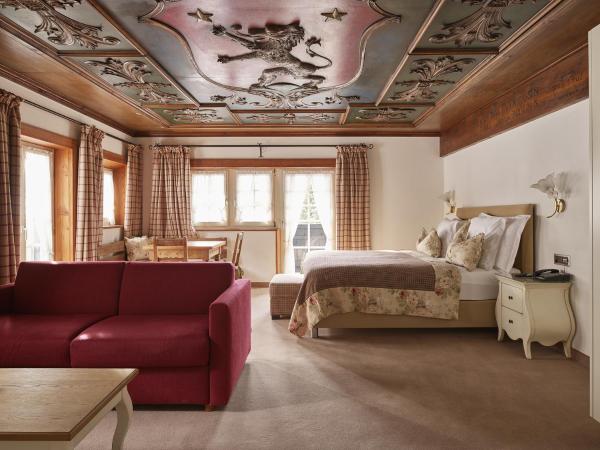 SchlossHotel Zermatt Active & CBD Spa Hotel : photo 1 de la chambre suite junior boutique de style rustique