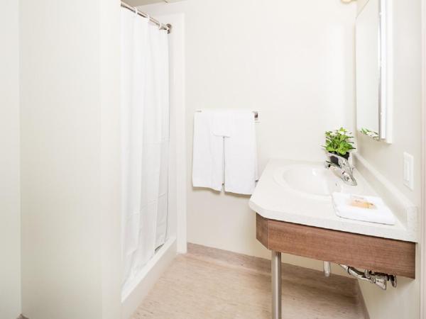 UWinnipeg Downtown Hostel : photo 4 de la chambre suite 2 chambres (2 adultes)