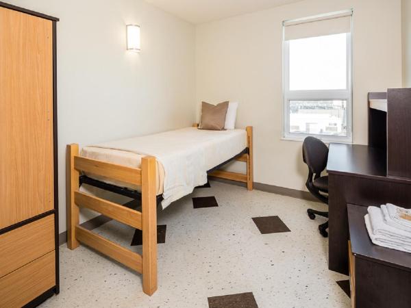 UWinnipeg Downtown Hostel : photo 2 de la chambre suite 2 chambres (2 adultes)