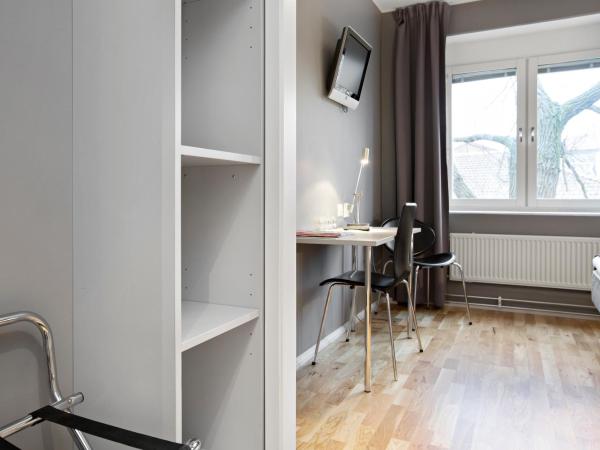 Sure Hotel by Best Western Stockholm Alvsjo : photo 3 de la chambre standard twin room with walk-in shower - disability access