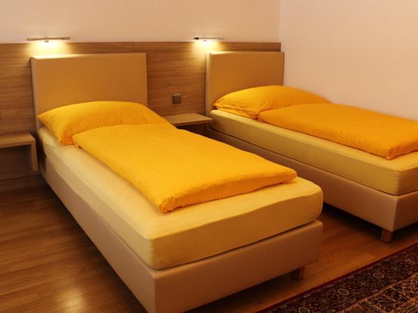 Hotel Sonnenhof : photo 4 de la chambre chambre double ou lits jumeaux avec balcon