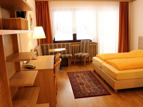 Hotel Sonnenhof : photo 2 de la chambre chambre double ou lits jumeaux avec balcon