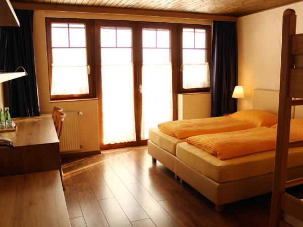 Hotel Sonnenhof : photo 2 de la chambre chambre familiale - vue sur montagne
