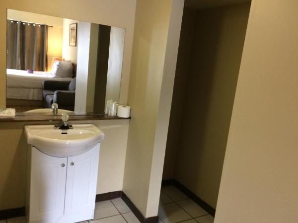 Nice Inn Edmonton : photo 8 de la chambre chambre 2 lits queen-size - non-fumeurs