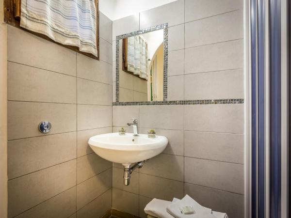 Hotel Ferretti : photo 2 de la chambre chambre double Économique avec toilettes communes