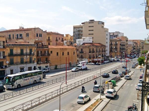 Hollywood Inn Palermo : photo 5 de la chambre chambre double avec balcon