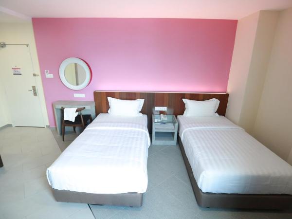 Pantai Regal Hotel : photo 7 de la chambre deluxe super twin room