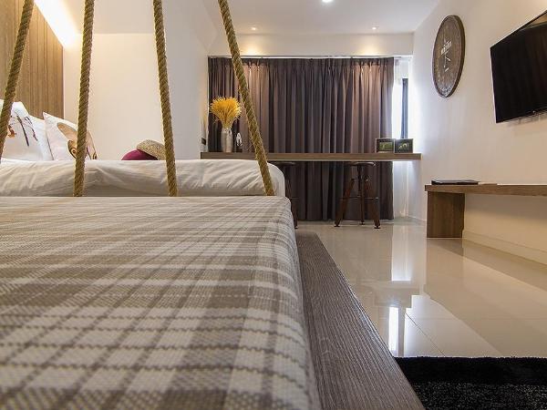 Bossotel Chiang Mai : photo 10 de la chambre chambre lit queen-size - vue sur jardin