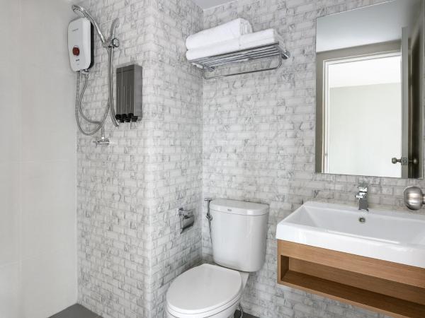 Travelier Hostel : photo 1 de la chambre chambre double avec salle de bains privative