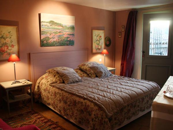 La Maison sur la Colline : photo 1 de la chambre chambre double supérieure - accès jardin