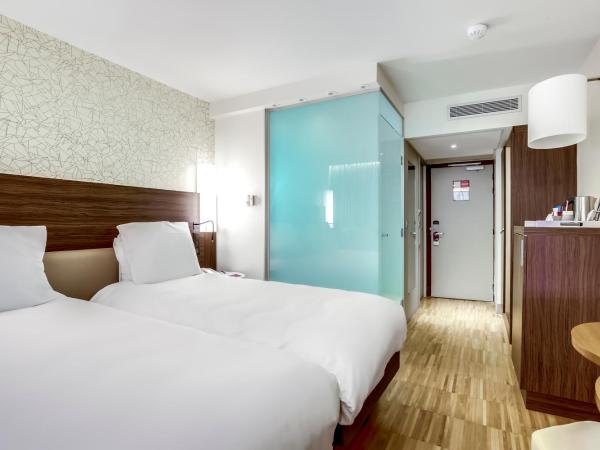 Mercure Paris Arc de Triomphe Etoile : photo 1 de la chambre chambre lits jumeaux supérieure