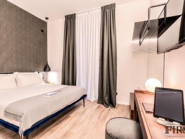 La Spezia by The First - Luxury Rooms & Suites : photo 1 de la chambre chambre double de luxe avec balcon - vue sur ville