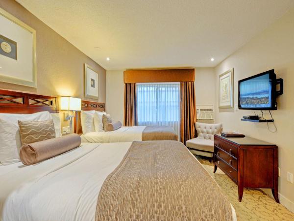 Red Lion Inn and Suites Victoria : photo 4 de la chambre studio avec 2 lits doubles et kitchenette
