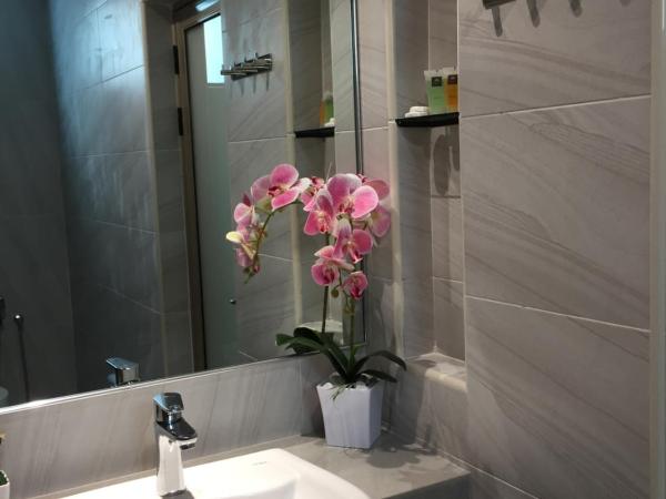 Meriton Inn : photo 4 de la chambre chambre lit king-size standard