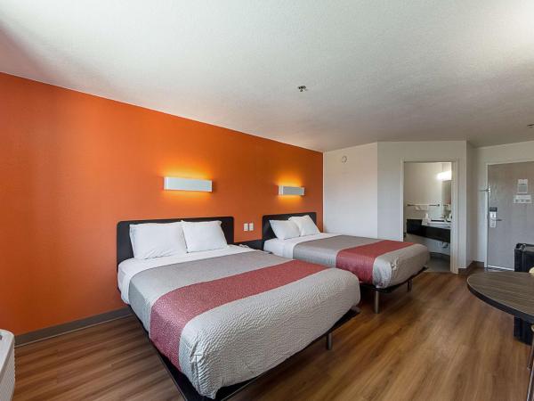 Motel 6-San Antonio, TX - Downtown - Alamo Dome : photo 3 de la chambre chambre 2 lits queen-size - non-fumeurs