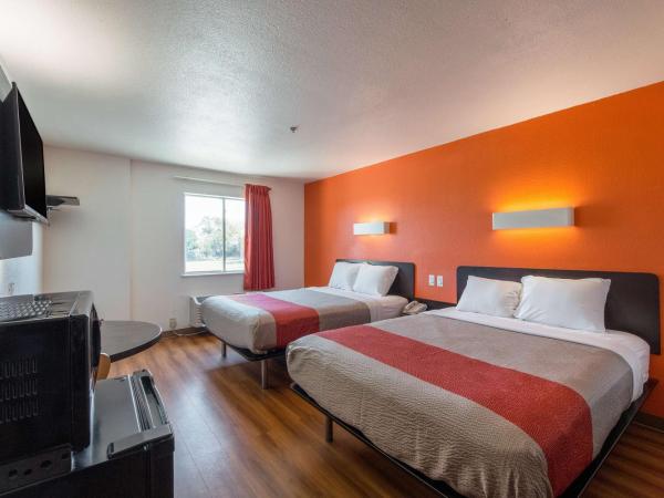 Motel 6-San Antonio, TX - Downtown - Alamo Dome : photo 5 de la chambre chambre 2 lits queen-size - non-fumeurs