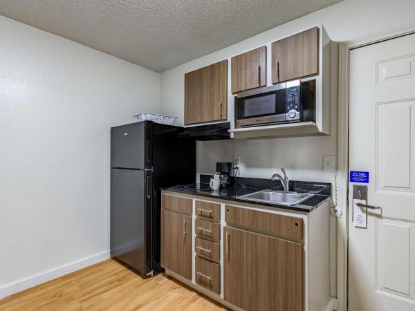 Studio 6-Dallas, TX : photo 4 de la chambre suite lit queen-size de luxe - non-fumeurs