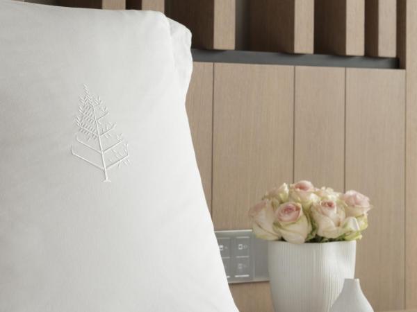 Four Seasons Astir Palace Hotel Athens : photo 2 de la chambre bungalow avec lit king-size - vue sur jardin