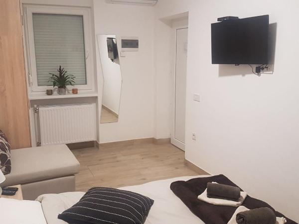 Home Away From Home - Apartment Ilica : photo 2 de la chambre chambre double