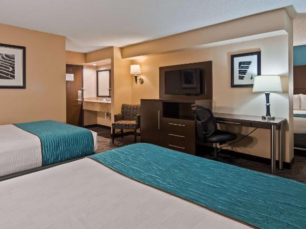 Best Western Plus Galleria Inn & Suites : photo 1 de la chambre chambre familiale avec 2 lits queen-size et lit simple
