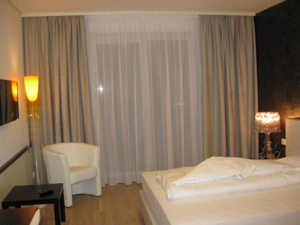 City Hotel : photo 1 de la chambre chambre double ou lits jumeaux premium avec balcon