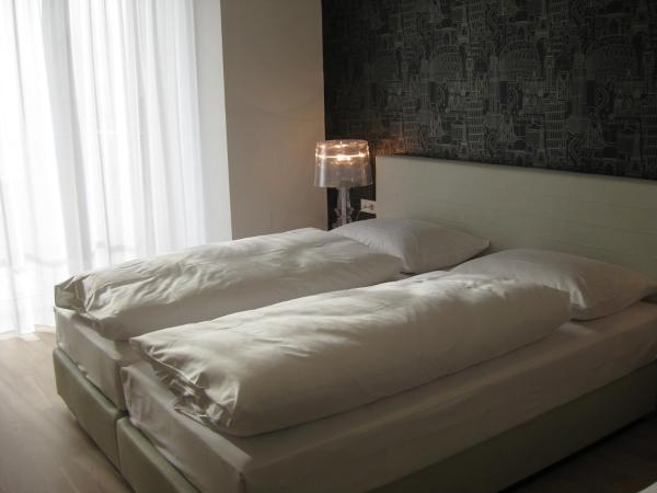 City Hotel : photo 2 de la chambre chambre double ou lits jumeaux premium avec balcon