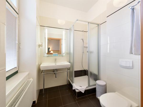 Hotel Lucia : photo 5 de la chambre chambre triple