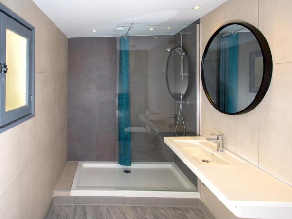 Villa Saint Exupery Beach Hostel : photo 3 de la chambre lit simple dans dortoir pour femmes de 5 lits 