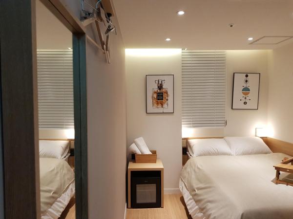 Artravel Myeongdong : photo 7 de la chambre chambre double avec salle de bains privative