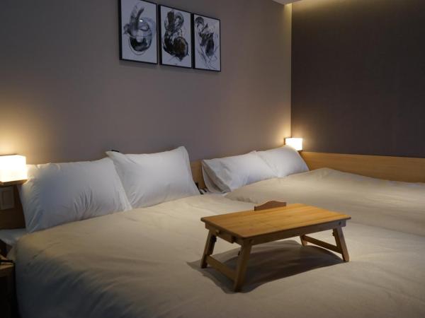 Artravel Myeongdong : photo 7 de la chambre chambre quadruple avec salle de bains privative