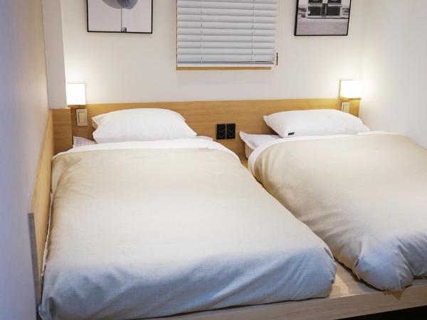 Artravel Myeongdong : photo 4 de la chambre chambre lits jumeaux avec salle de bains privative