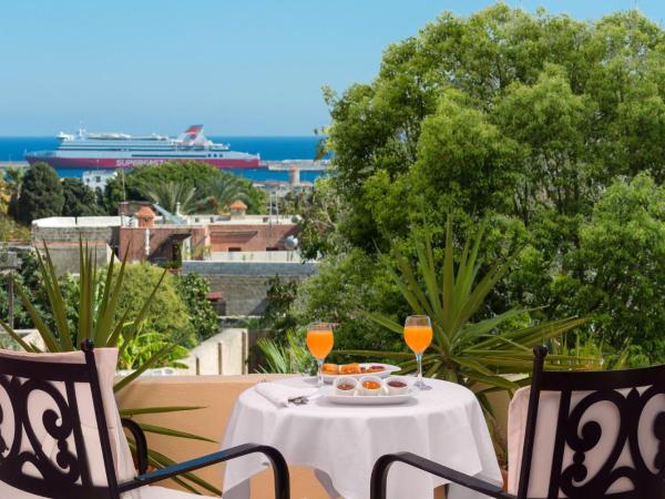 Nikos Takis Fashion Boutique Hotel : photo 4 de la chambre grande suite principale royale avec jacuzzi sur terrasse - vue sur mer