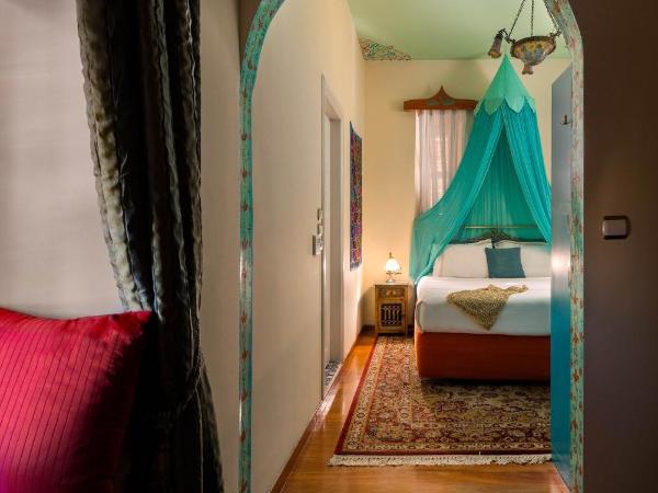 Nikos Takis Fashion Boutique Hotel : photo 5 de la chambre suite lit king-size avec baignoire spa - vue sur mer