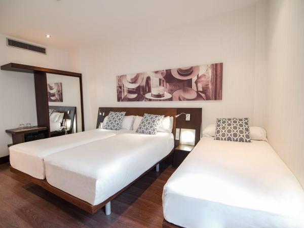 Petit Palace Marques Santa Ana : photo 4 de la chambre chambre triple