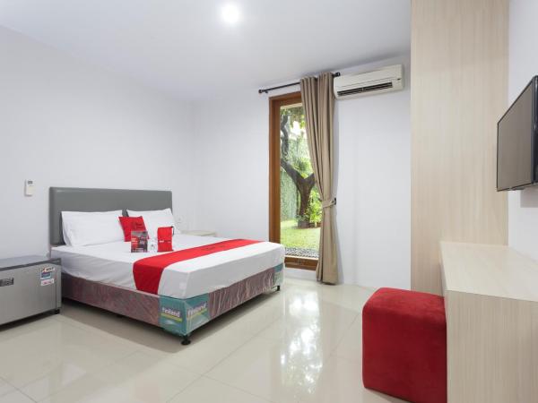 RedDoorz Plus near Cilandak Town Square 2 : photo 2 de la chambre chambre double standard